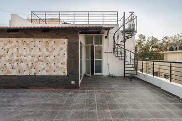 Room in 4 BHK Independent House at Kalkere – for Sale