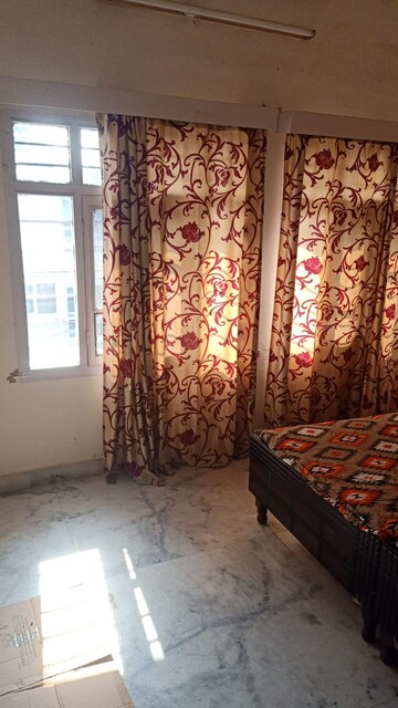 Bedroom in 2 BHK Builder Floor at Sector 16 – for Rent