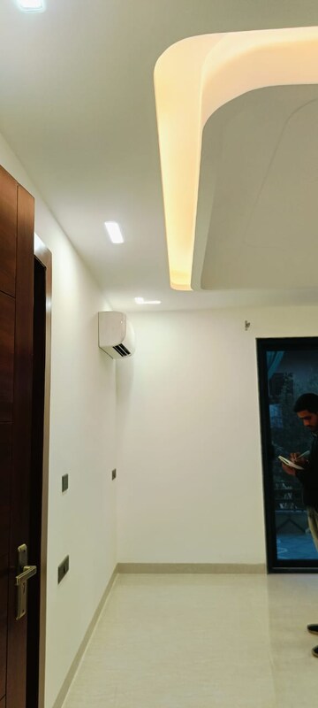 Room in 3.5 BHK Builder Floor at Palam Vihar Residents Association, Palam Vihar – for Sale