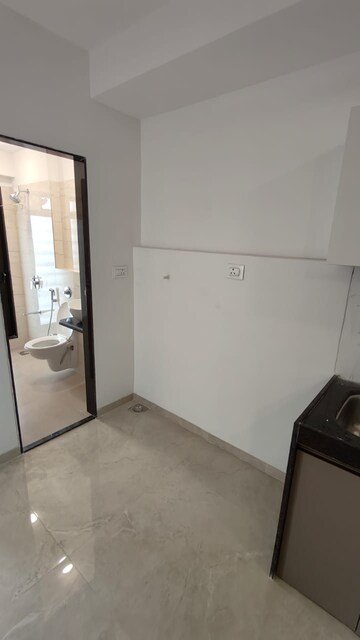 Room in 1 BHK Apartment at Platinum Casa Millennia, Andheri West – for Rent