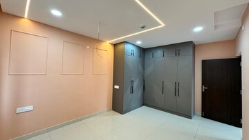 Room in 3 BHK Apartment at Vishnu Vistara, Hi Tech City – for Rent
