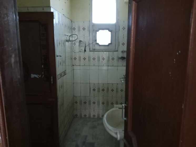 Bathroom, sector 32 2 Bedroom 1000 Sq.Ft. Builder Floor In Sector 32 Chandigarh 8126238