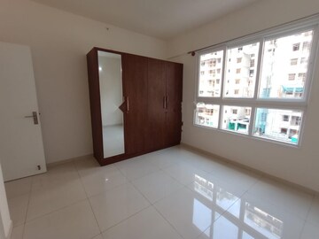 Room in 3 BHK Apartment at Godrej Aqua, International Airport Road – for Rent