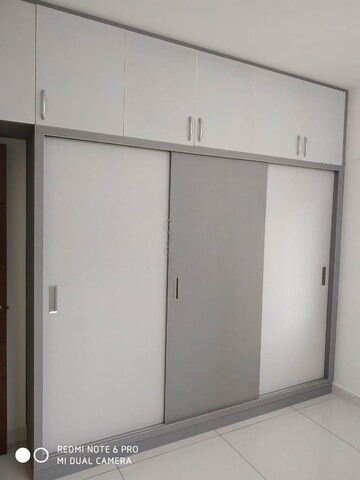 Room in 2.5 BHK Apartment at Honer Vivantis, Gopanpally – for Rent
