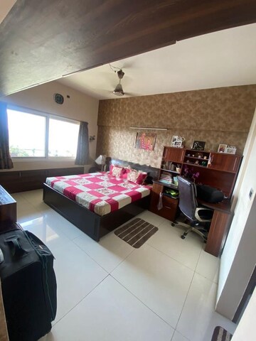 Room in 2 BHK Apartment at Unicca Emporis, Varthur – for Rent