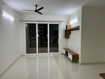 Room in 2 BHK Apartment at Godrej Aqua, International Airport Road – for Rent