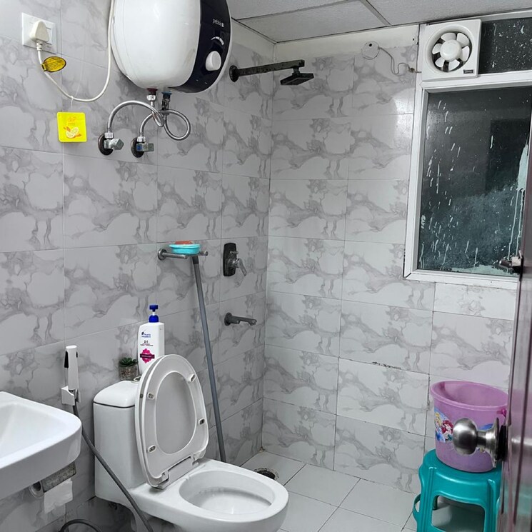 Bathroom, sethi-max-royale 2.5 Bedroom 1105 Sq.Ft. Apartment In Sector 76 Noida 8126319