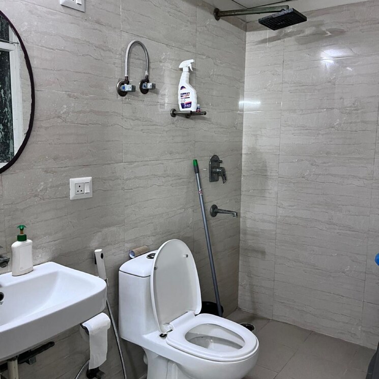 Bathroom, sethi-max-royale 2.5 Bedroom 1105 Sq.Ft. Apartment In Sector 76 Noida 8126319
