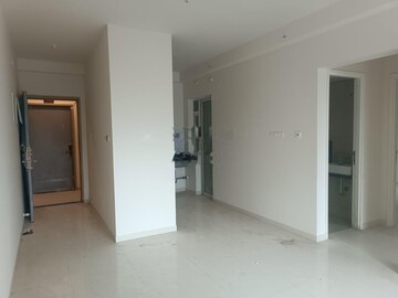 Room in 2 BHK Apartment at Godrej Hillside, Mahalunge – for Rent