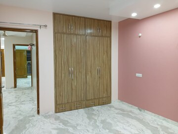 Room in 3 BHK Builder Floor at Sector 27 – for Rent