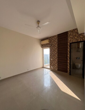 Room in 3.5 BHK Apartment at Spaze Privy, Sector 72 – for Rent