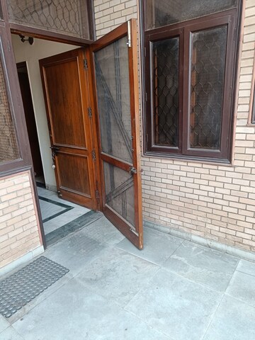 Balcony in 1.5 BHK Independent House at RWA Apartments Sector 40, Sector 40 – for Rent