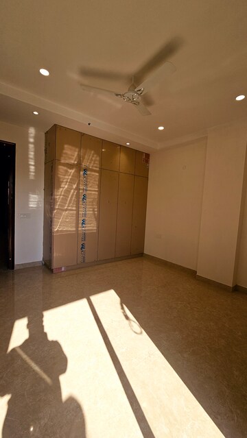 Furnished Amenities in 3 BHK Builder Floor at Ansal API Esencia, Sector 67 – for Sale