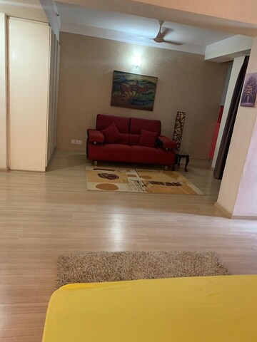 Living Room in 4 BHK Apartment at DLF The Belaire, Sector 54 – for Rent