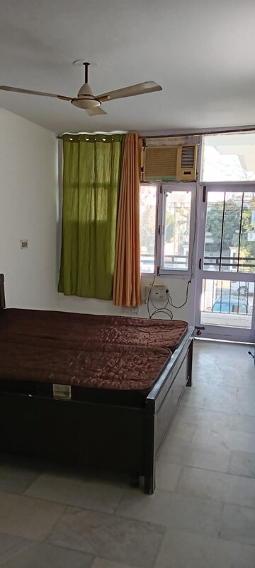 Room in 1 BHK Builder Floor at Sector 11 – for Rent