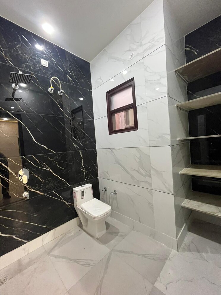 Bathroom, madhavpuram 4 Bedroom 160 Sq.Yd. Apartment In Madhavpuram Meerut 8126580