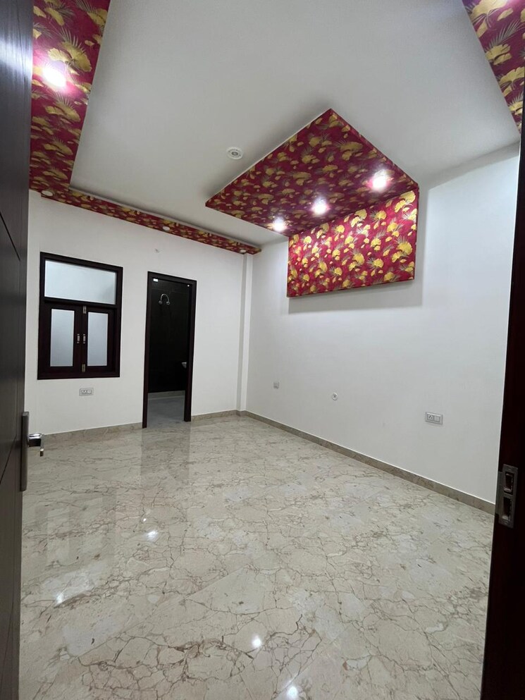 Room, madhavpuram 4 Bedroom 160 Sq.Yd. Apartment In Madhavpuram Meerut 8126580