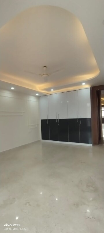 Room in 4 BHK Builder Floor at SS Mayfield Gardens, Sector 51 – for Rent