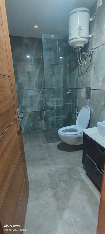 Bathroom in 4 BHK Builder Floor at SS Mayfield Gardens, Sector 51 – for Rent