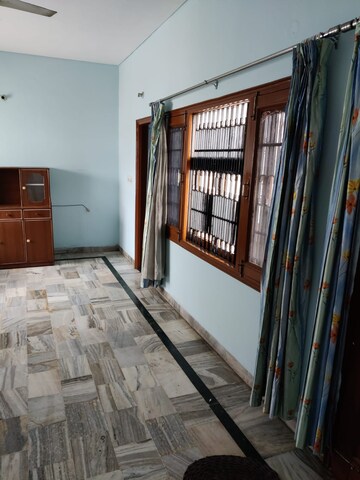 2 BHK Independent House For Rent in Sector 8
