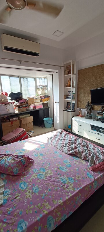Bedroom in 3 BHK Apartment at Kalpataru Hills Phase II, Manpada – for Rent