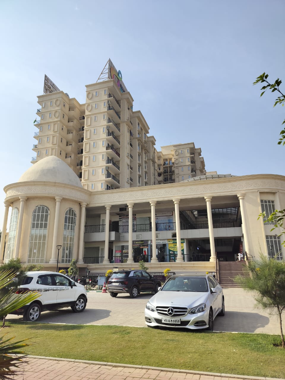 Retail Shop For Sale in Signature Signum 36