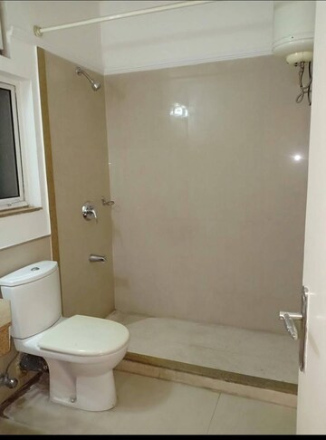 Bathroom in 4 BHK Apartment at DLF The Icon, Dlf Phase V – for Rent