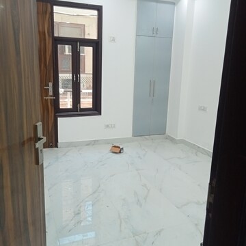 Room in 1 BHK Builder Floor at Chattarpur – for Rent