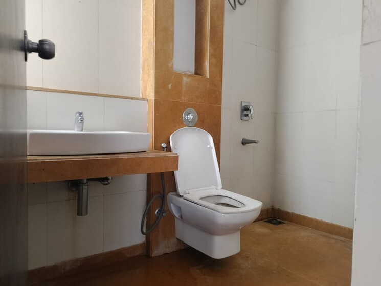 Bathroom, lodha-splendora 3 Bedroom 952 Sq.Ft. Apartment In Ghodbunder Road Thane 8126825
