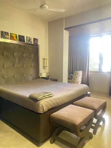 Bedroom in 3.5 BHK Apartment at Peddar Road – for Sale
