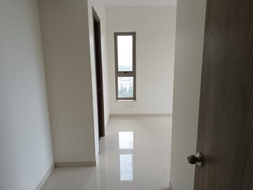 Room in 2 BHK Apartment at Kalpataru Paramount, Kapur Bawdi – for Rent