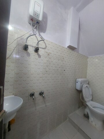 Bathroom in 1 BHK Apartment at Sarita Vihar – for Rent
