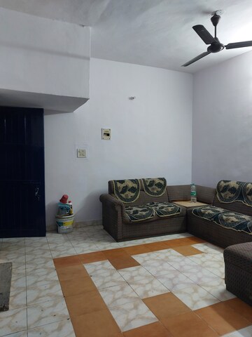 Furnished Amenities in 1 BHK Apartment at Sarita Vihar – for Rent