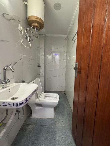 Bathroom in 1 BHK Builder Floor at Saket – for Rent