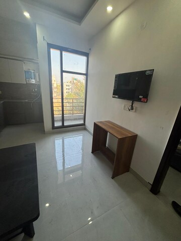 Master Bedroom in 1 BHK Builder Floor at Sector 52 – for Rent