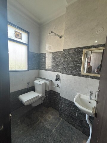 Bathroom in 1 BHK Builder Floor at Sector 52 – for Rent