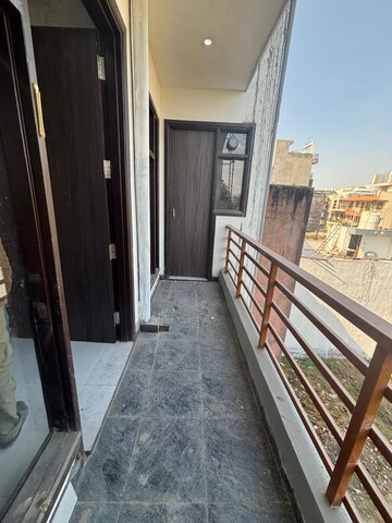 Balcony in 1 BHK Builder Floor at Sector 52 – for Rent