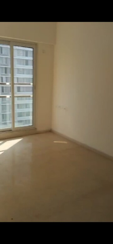 Room in 3 BHK Apartment at Goregaon West – for Rent