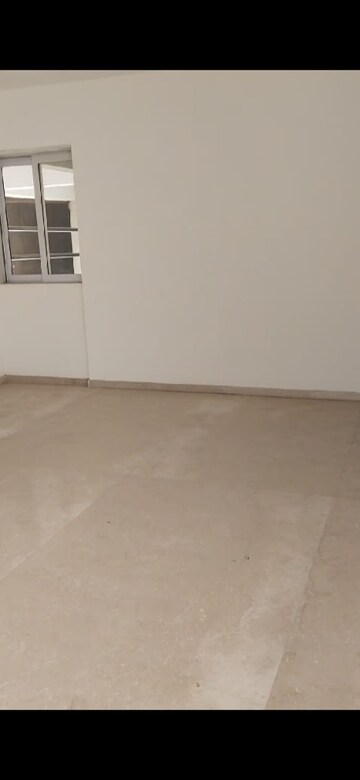 Room in 3 BHK Apartment at Goregaon West – for Rent