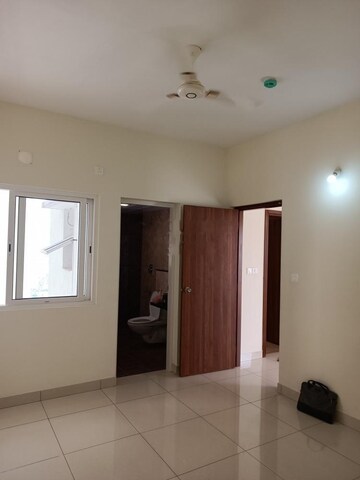 Room in 2 BHK Apartment at Prestige Jindal City, Bagalakunte – for Rent
