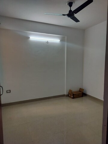 Room in 2.5 BHK Apartment at ROF Amaltas, Sector 92 – for Rent