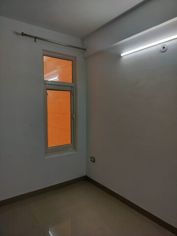 Room in 2.5 BHK Apartment at ROF Amaltas, Sector 92 – for Rent