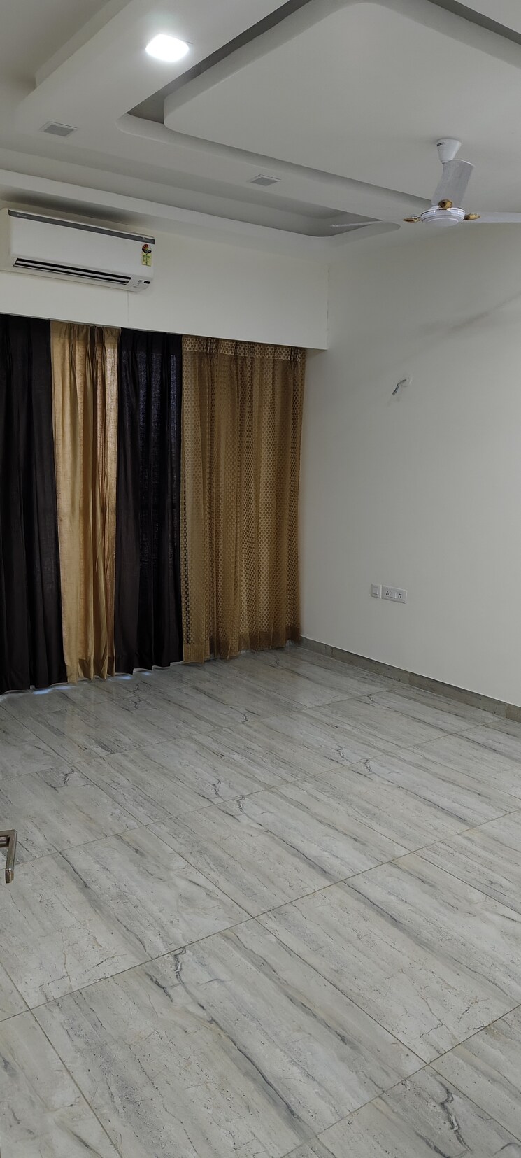 Living Room, uchdpl-veridia-oakwood-enclave 4 Bedroom 2385 Sq.Ft. Penthouse In Wave City Ghaziabad 8127082