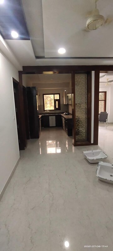 Building Lobby in 2 BHK Builder Floor at Ashoka Enclave Faridabad, Sector 34 – for Rent