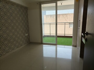 2 BHK Apartment For Rent in LnT Realty Crescent Bay, Parel
