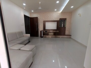 Room in 2 BHK Apartment at LnT Realty Crescent Bay, Parel – for Rent