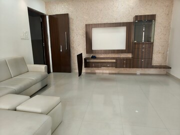 Room in 2 BHK Apartment at LnT Realty Crescent Bay, Parel – for Rent