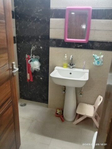 Master Bedroom in 2 BHK Builder Floor at Ashoka Enclave Faridabad, Sector 34 – for Rent