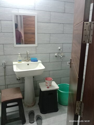 Bathroom in 2 BHK Builder Floor at Ashoka Enclave Faridabad, Sector 34 – for Rent