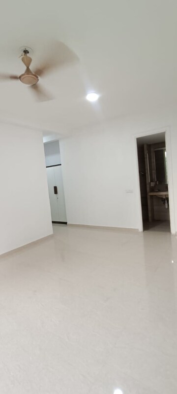 Room in 2 BHK Apartment at Hiranandani Delanna, Ghodbunder Road – for Rent